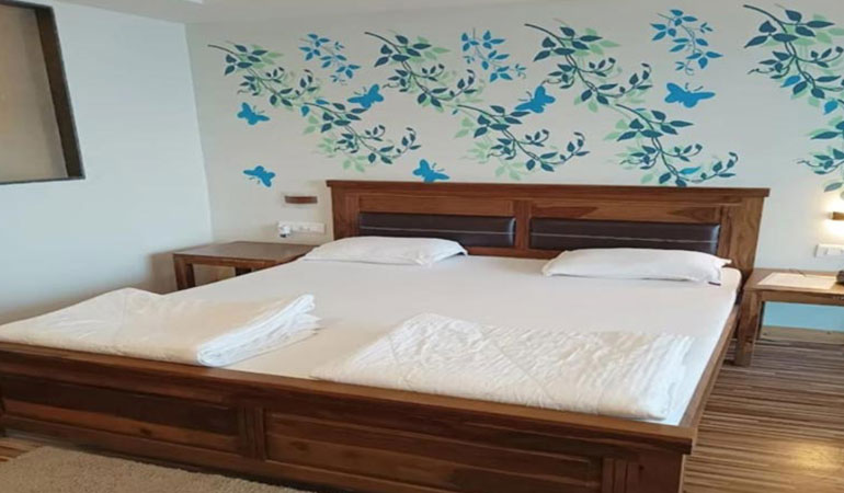 Deluxe Room at Triloknath Ashram Girnar