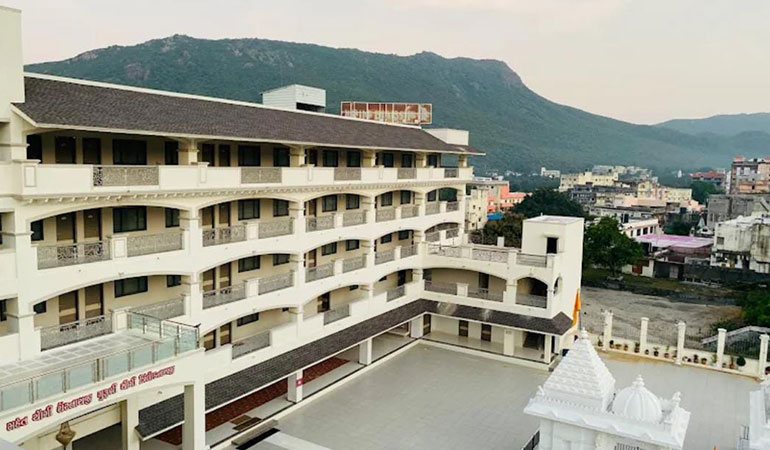 Triloknath Ashram gallery photograph 10